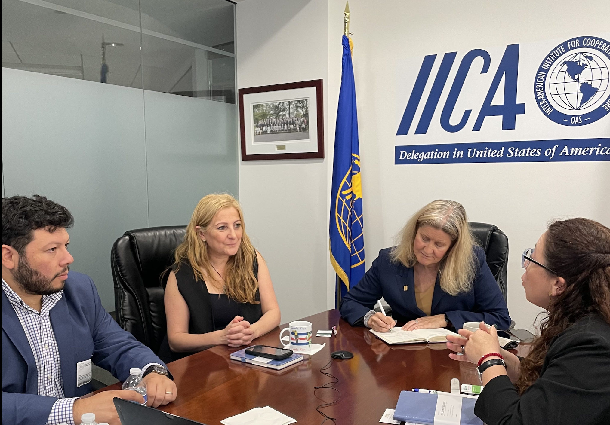 Visita de la Oficina Agrícola y la Directora Nacional de CIREN al IICA fortalece la cooperación regional