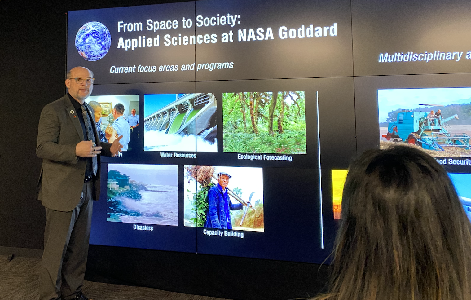 Oficina Agrícola visita instalaciones de NASA Goddard